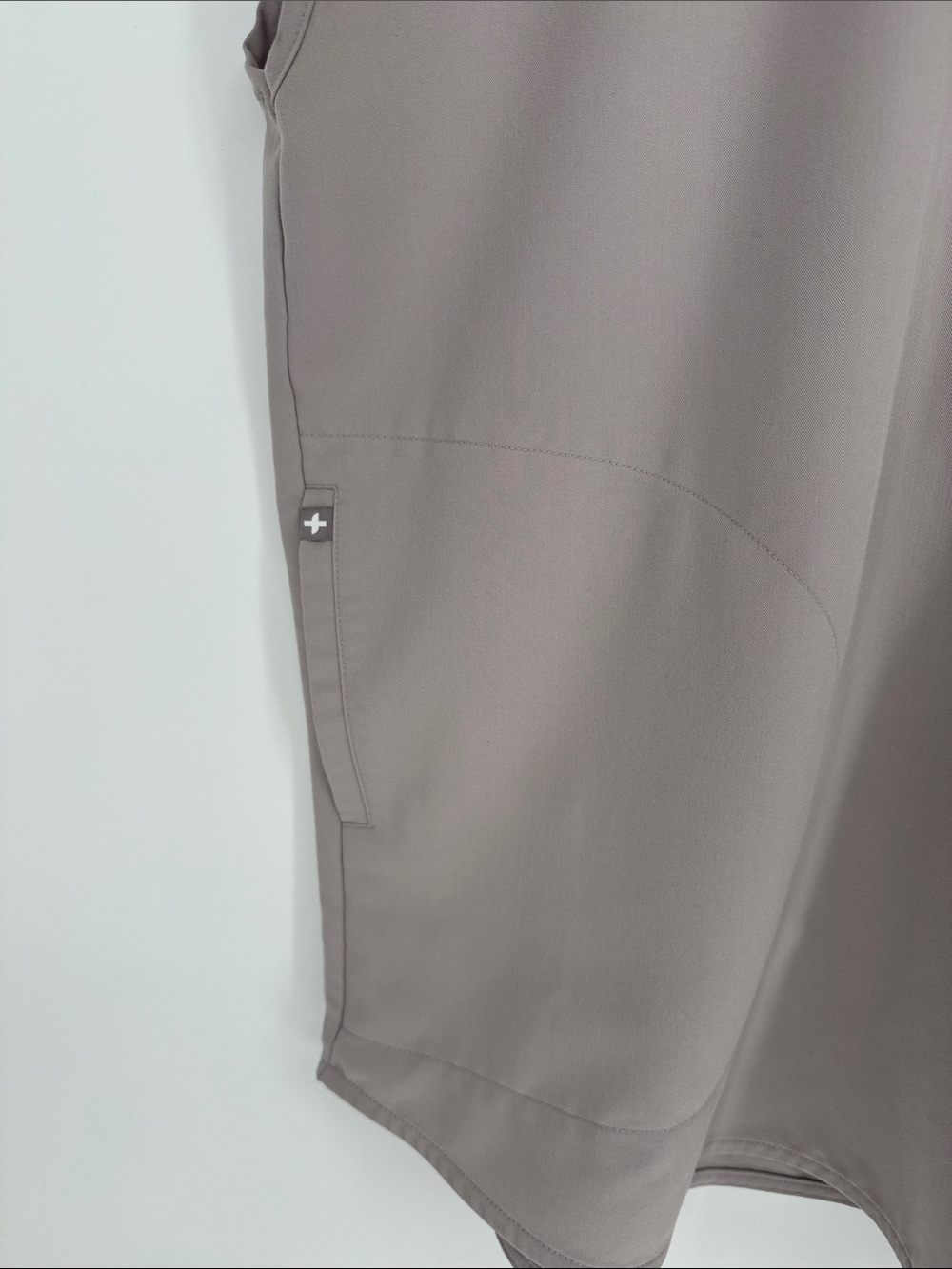 Figs Rafaela Oversized Scrub Top Medium Slate Tan Nurse Hospital Medical - Picture 6 of 9